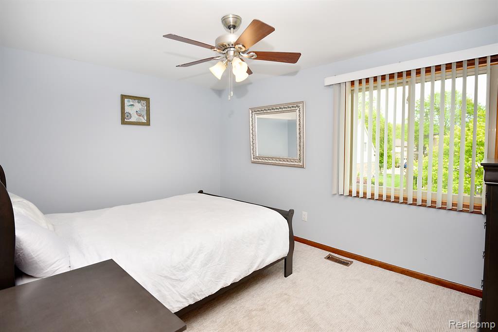 6186 Smithfield Drive, Troy, MI 48085 — Photo 23