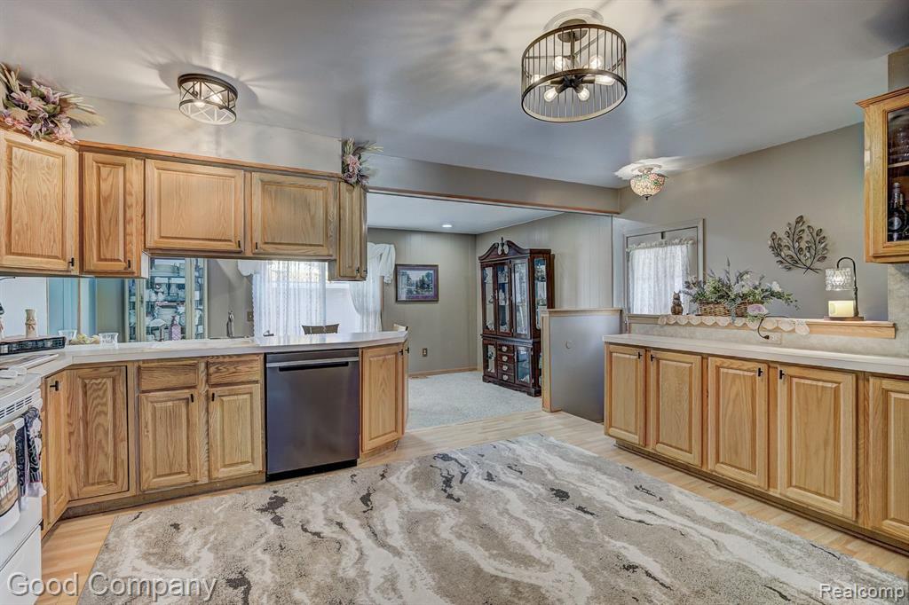 4615 FRAZHO Road, Warren, MI 48091 — Photo 6