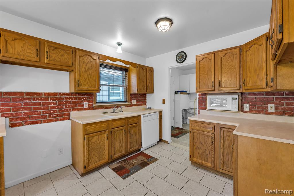 7411 N Vernon Street, Dearborn Heights, MI 48127 — Photo 10