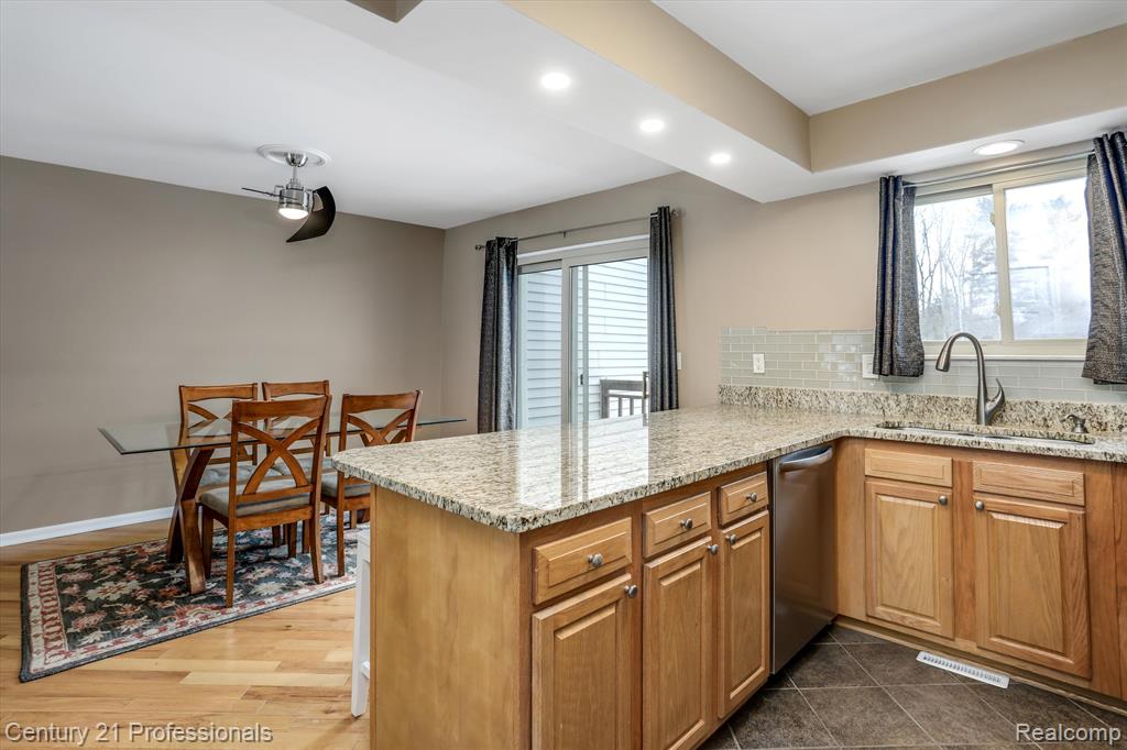 9077 BAVARIAN Court, Clarkston, MI 48348 — Photo 8