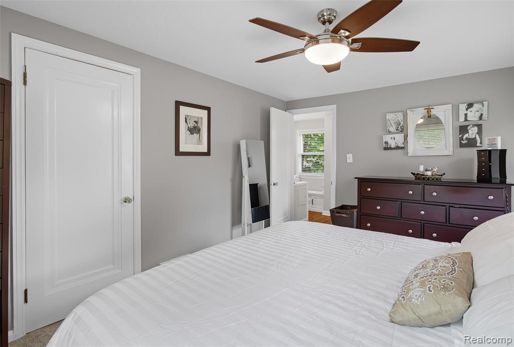 10554 Nadine Avenue, Huntington Woods, MI — Photo 24