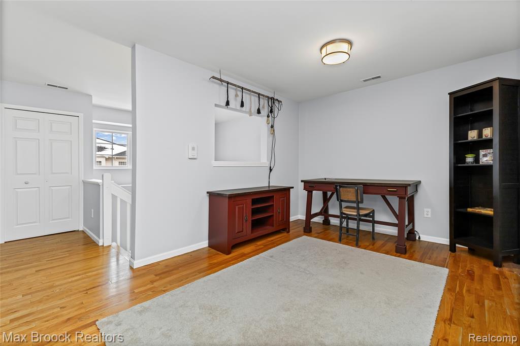 5817 Twin Oaks Drive, Sterling Heights, MI 48314 — Photo 17