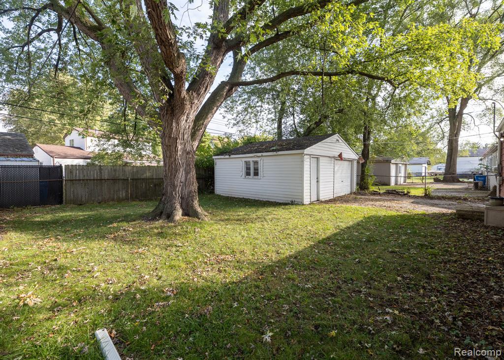 853 E Lincoln Avenue, Madison Heights, MI 48071 — Photo 26