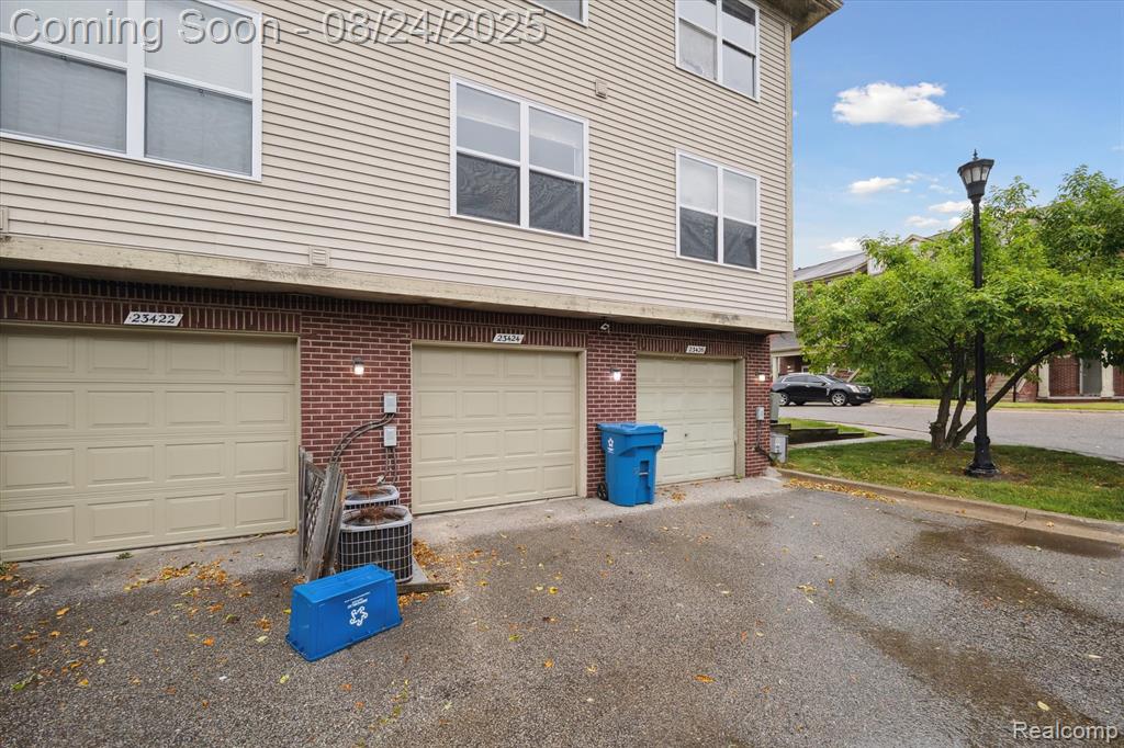 23424 Grayson Drive, Southfield, MI 48075 — Photo 28