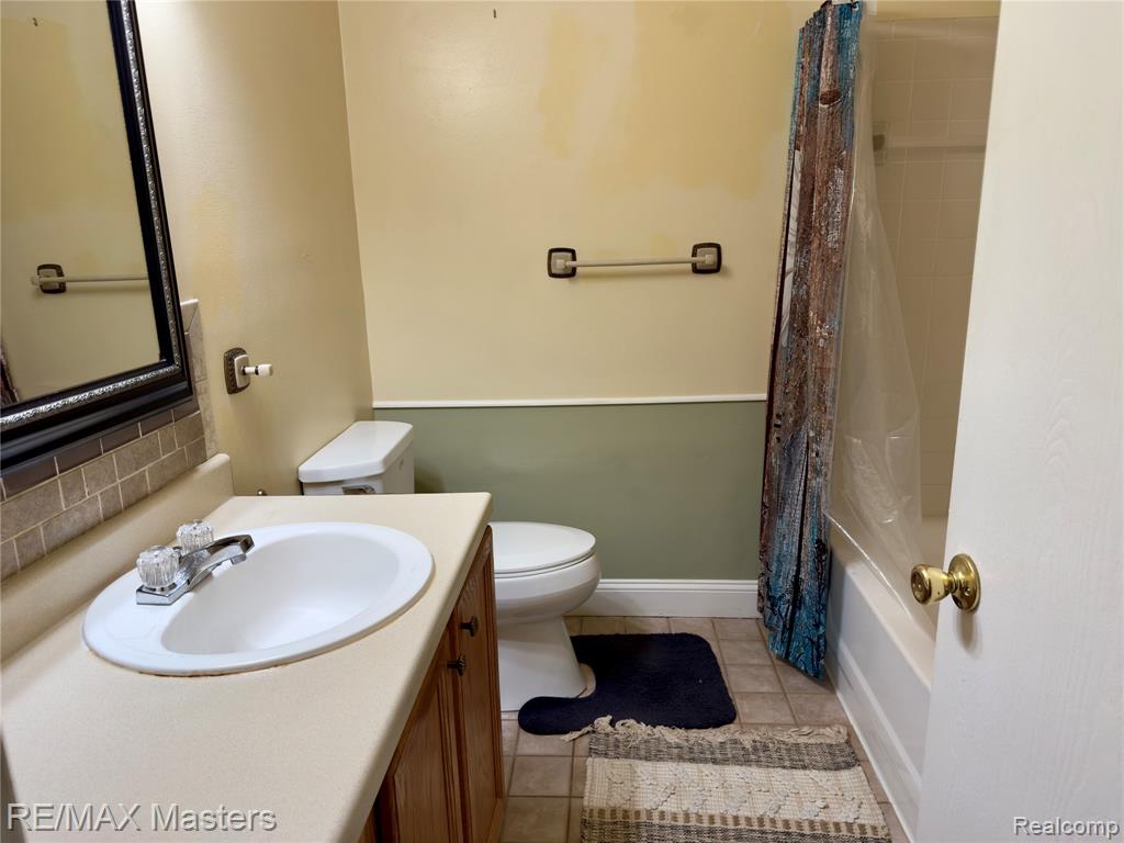 20037 Village Green Court, Brownstown, MI 48183 — Photo 7