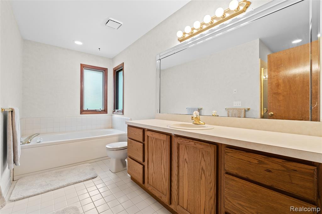 7837 Partridge Hill Drive, Brighton, MI 48116 — Photo 18