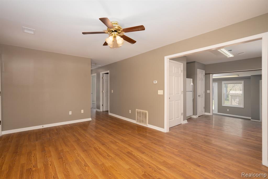 3421 N Genesee Road, Flint, MI 48506 — Photo 8