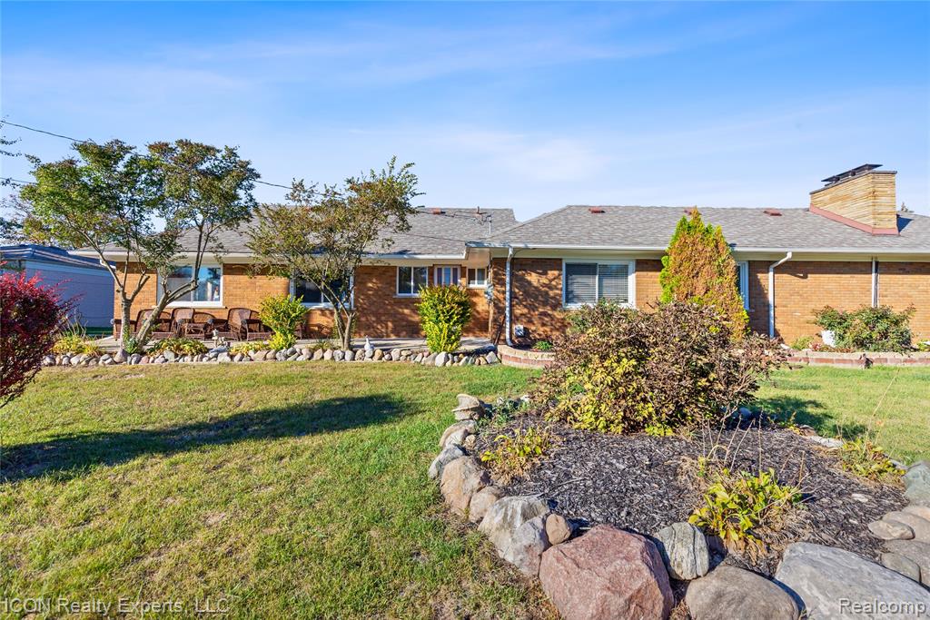 5072 15 Mile Road, Sterling Heights, MI 48310 — Photo 35