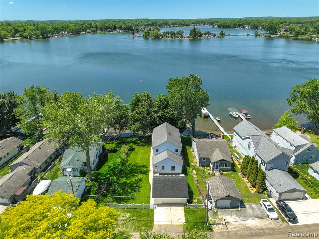 4333 Hunters Drive, Highland, MI 48356 — Photo 9