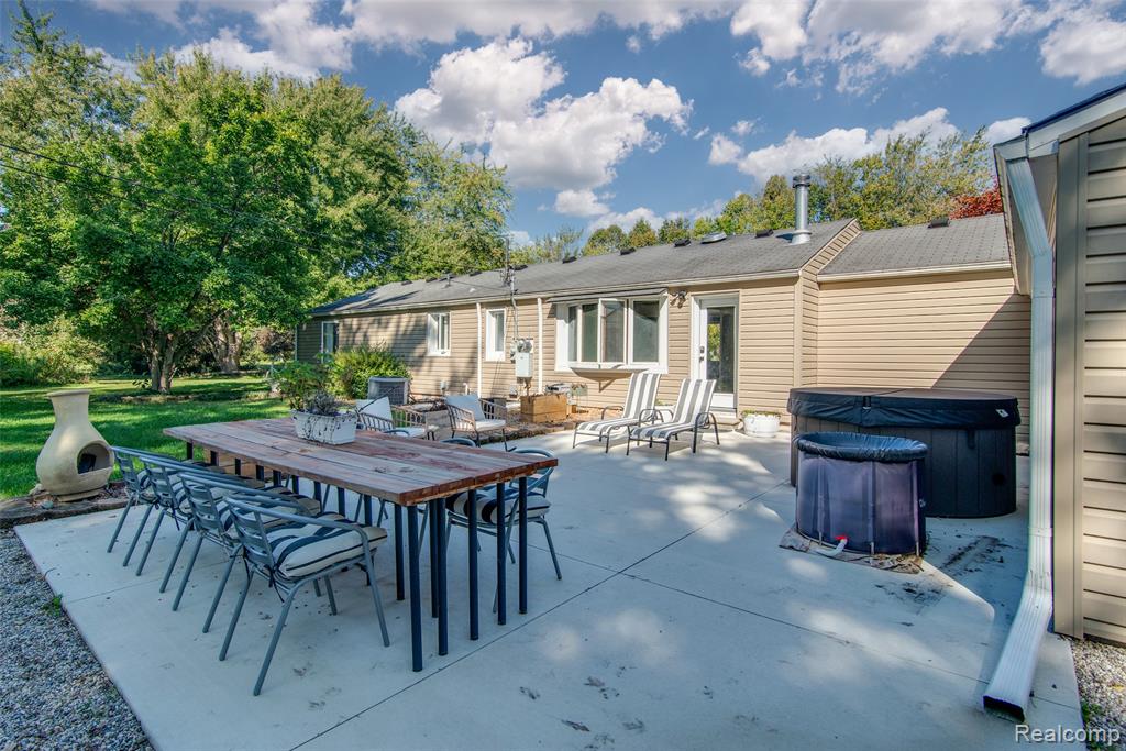 6810 N Territorial Road, Plymouth, MI, 48170