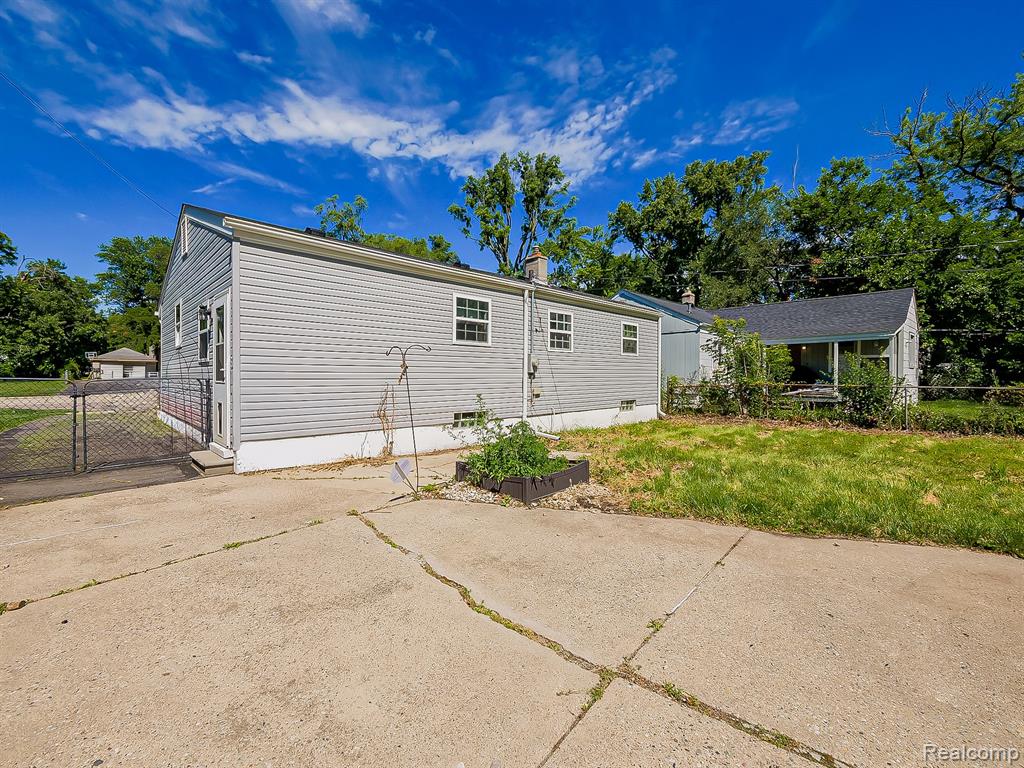 17424 Salem Street, Detroit, MI 48219 — Photo 14