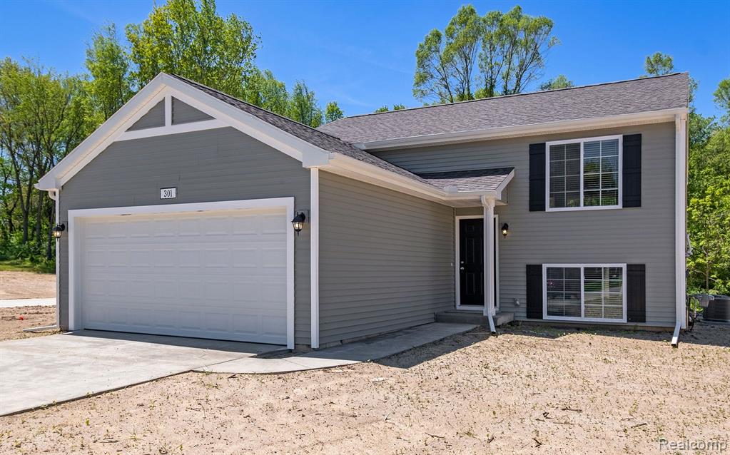 204 Wildflower Drive, Hillsdale, MI 49242 — front exterior
