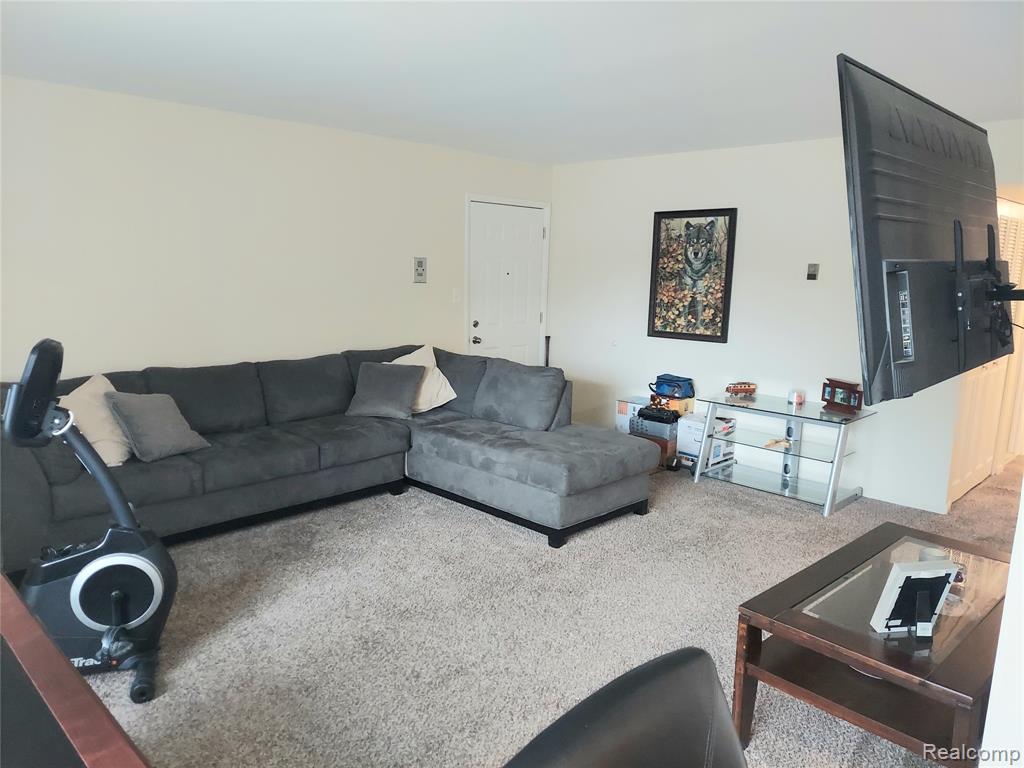 1806 Colonial Village Way, 3, Waterford, MI 48328 — Photo 6