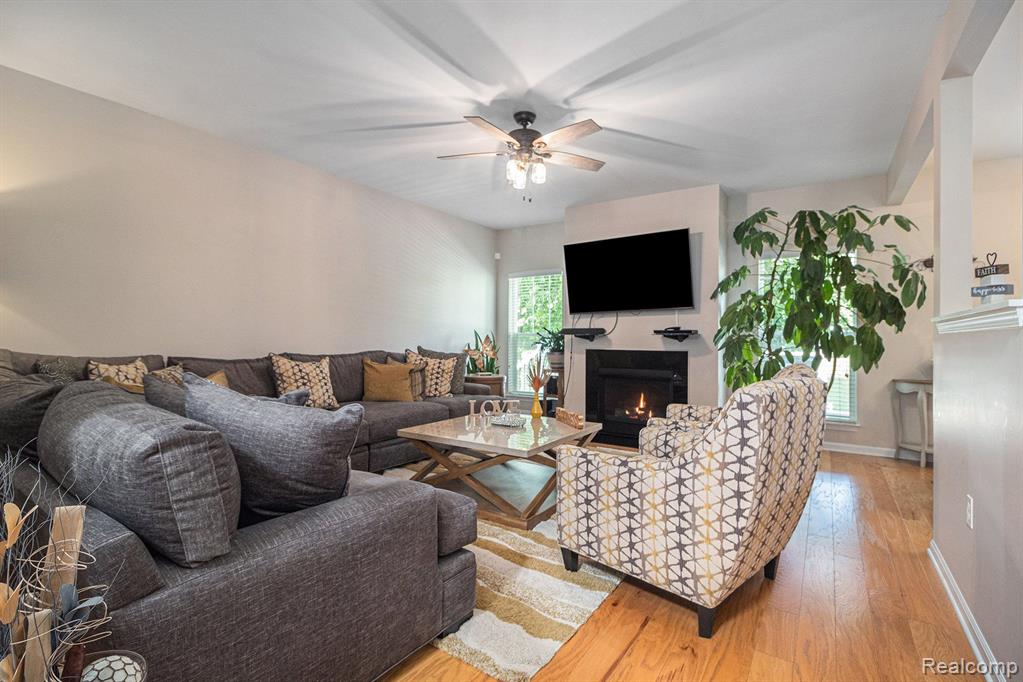 15893 PEBBLEBROOK Drive, Van Buren, MI 48111 — Photo 8