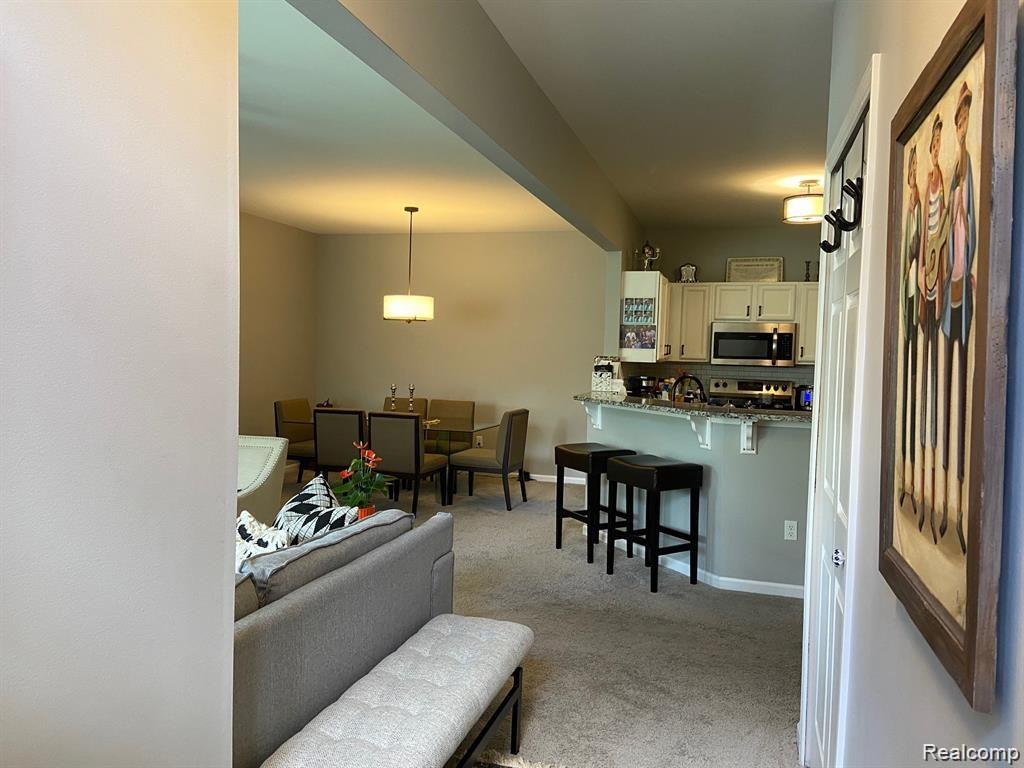 7105 FARMINGDALE Lane, Walled Lake, MI 48390 — Photo 2