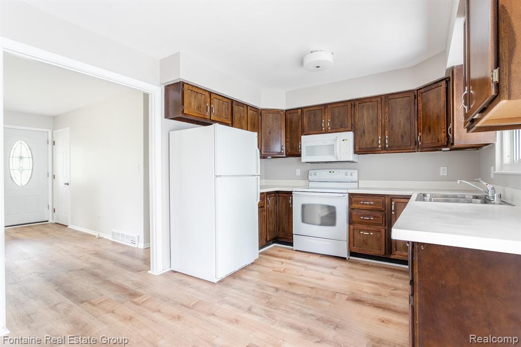 40395 Gilbert Street, Plymouth, MI 48170 — Photo 9