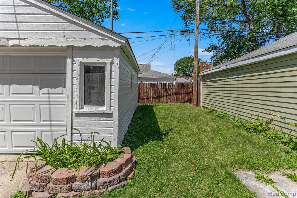 9131 WHITCOMB Street, Detroit, MI 48228 — Photo 37