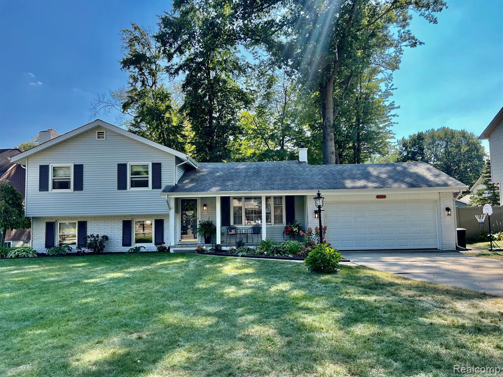 4245 SURREY Lane, Fort Gratiot, MI 48059 — Photo 36