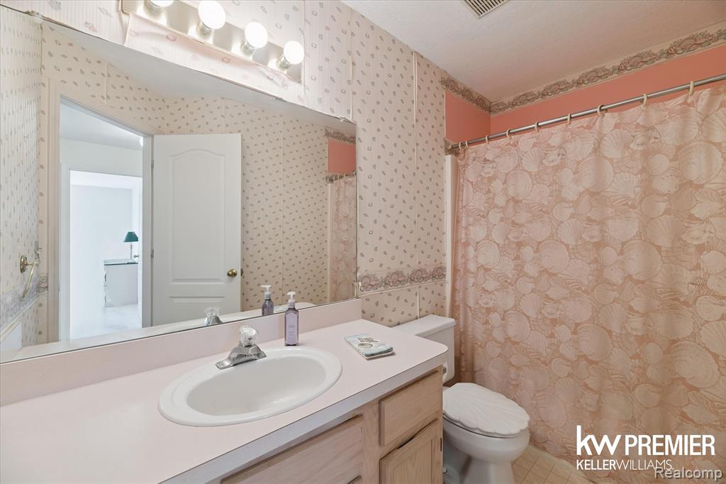 4862 Ashley Lane, Waterford, MI 48329 — Photo 16
