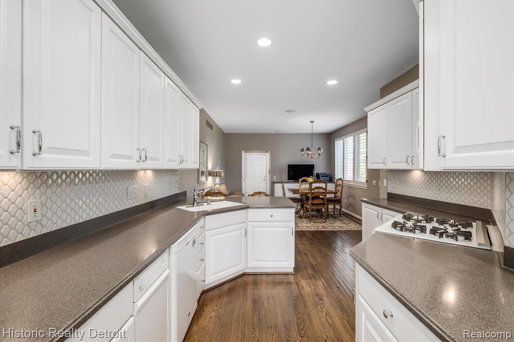 203 WINDWARD Court, 22, Detroit, MI 48207 — Photo 11
