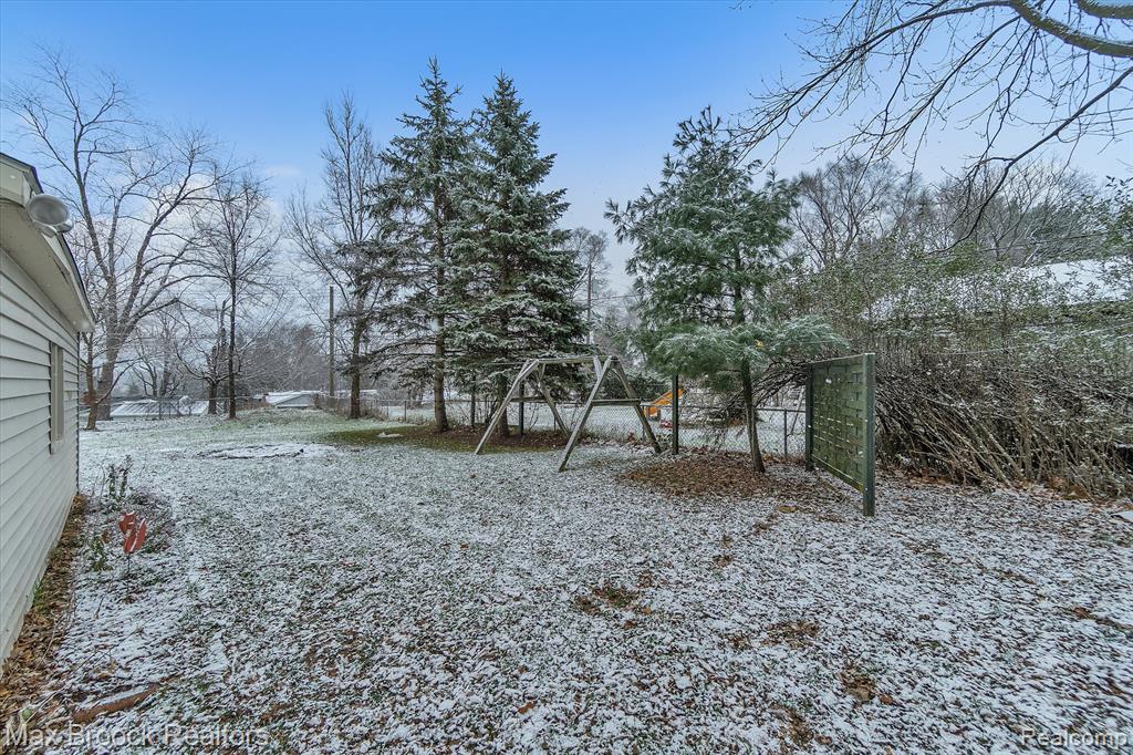 978 PANORAMA Drive, Milford, MI 48381 — Photo 26