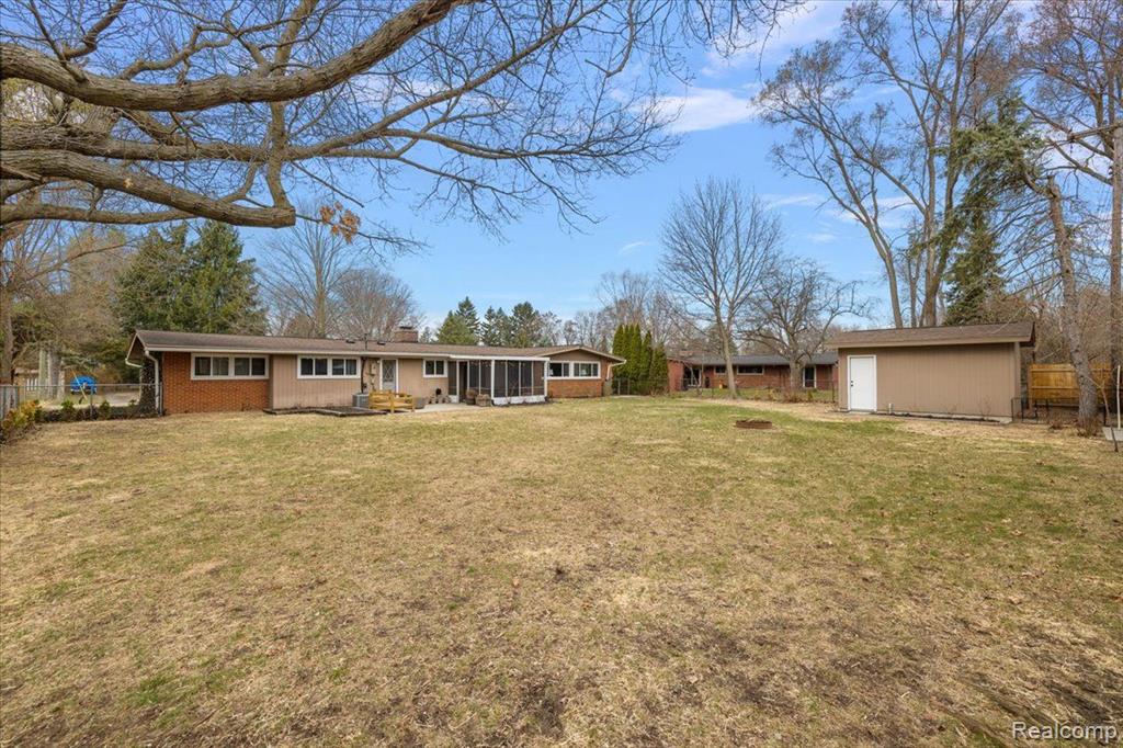 2068 GLENCOVE Road, Wolverine Lake, MI 48390 — Photo 39