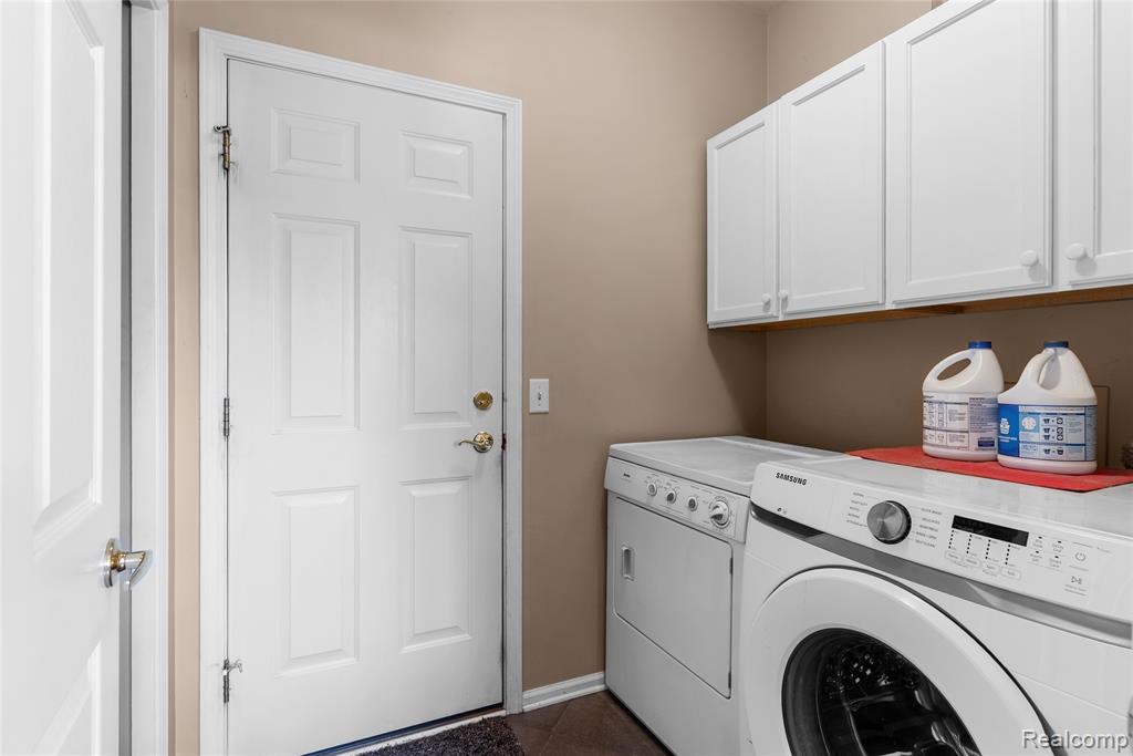 6241 Sapphire Court, Grand Blanc, MI 48439 — Photo 24