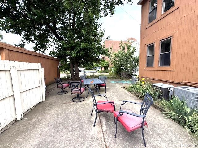 526 E 11 Mile Road, Royal Oak, MI 48067 — Photo 14
