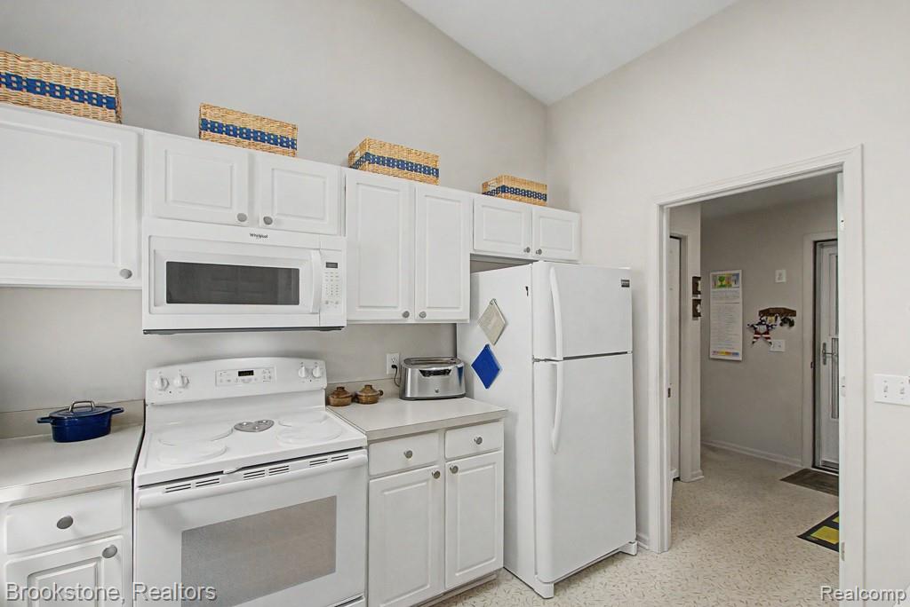 12465 Pagels Drive, 22, Grand Blanc, MI 48439 — Photo 20