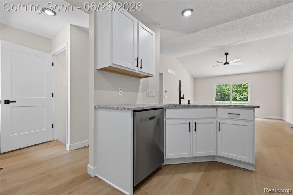 3108 Falcon Drive, 25, Burton, MI 48519 — Photo 11