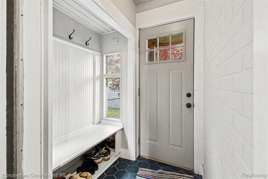 80 Glynn Court, Detroit, MI 48202 — Photo 12