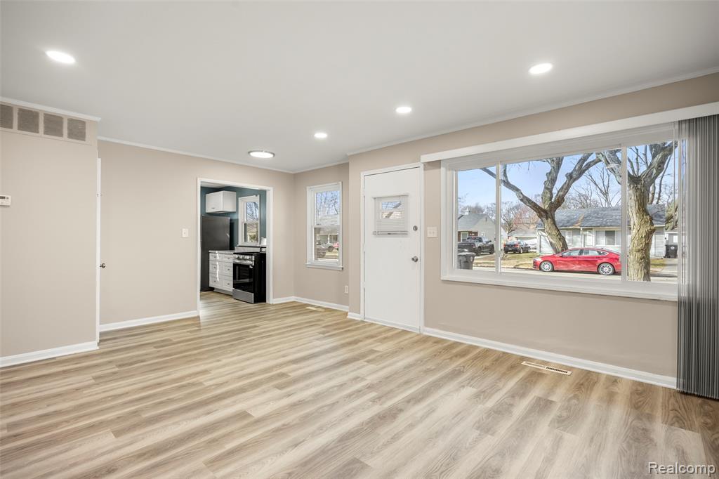 10101 Albany Street, Oak Park, MI 48237 — Photo 5