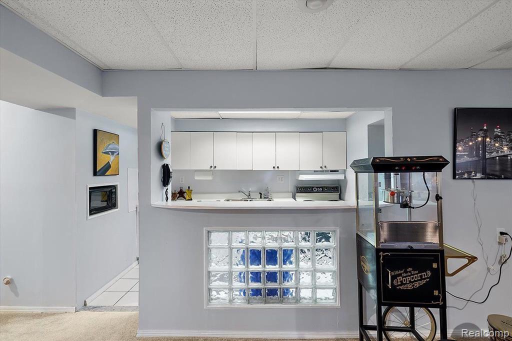 6988 LAKEMONT Circle, West Bloomfield, MI 48323 — Photo 56