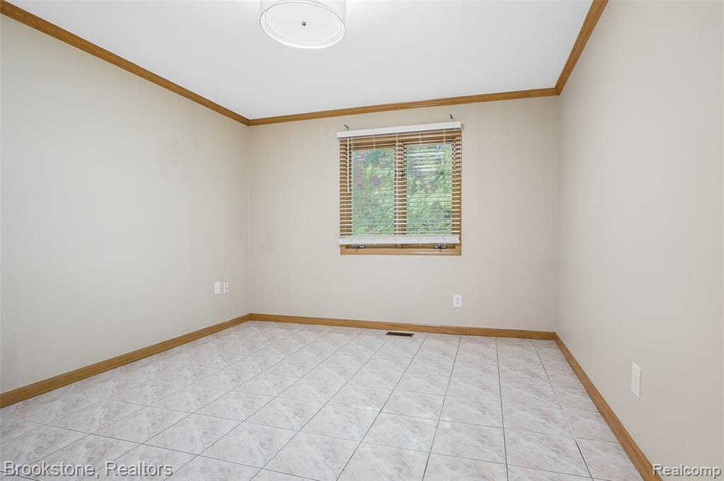 8948 Chestnut Run Drive, Shelby Twp, MI 48317 — Photo 24