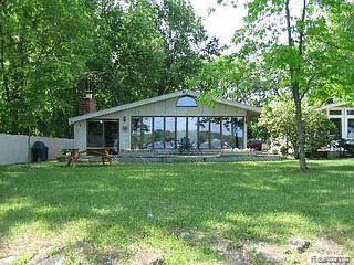 8881 McGregor Road, Pinckney, MI 48169