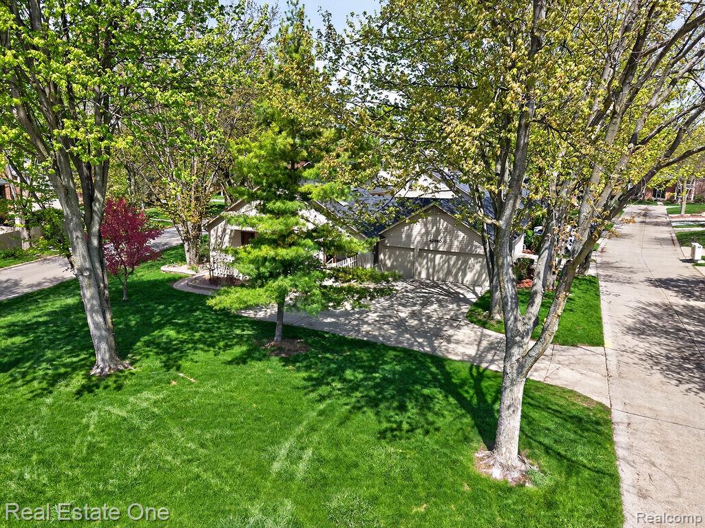 42660 Elizabeth Place, Clinton Twp, MI 48038 — Photo 44