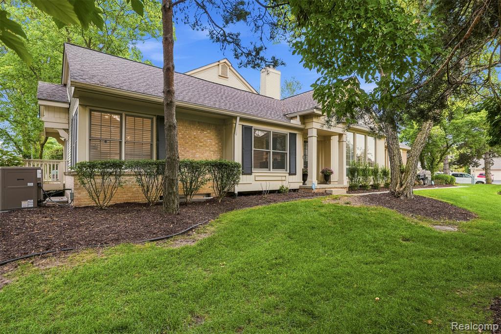 6012 Danbury Court, West Bloomfield, MI — Photo 7
