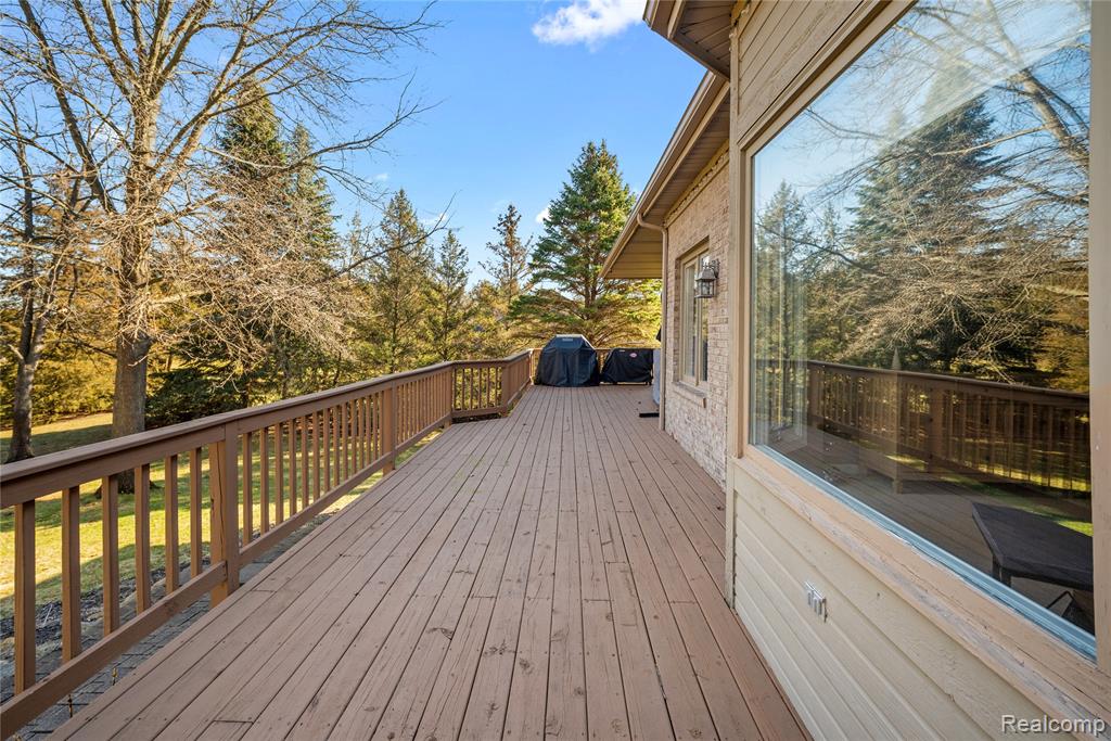 9833 Rolling Greens Drive, Pinckney, MI 48169 — Photo 38
