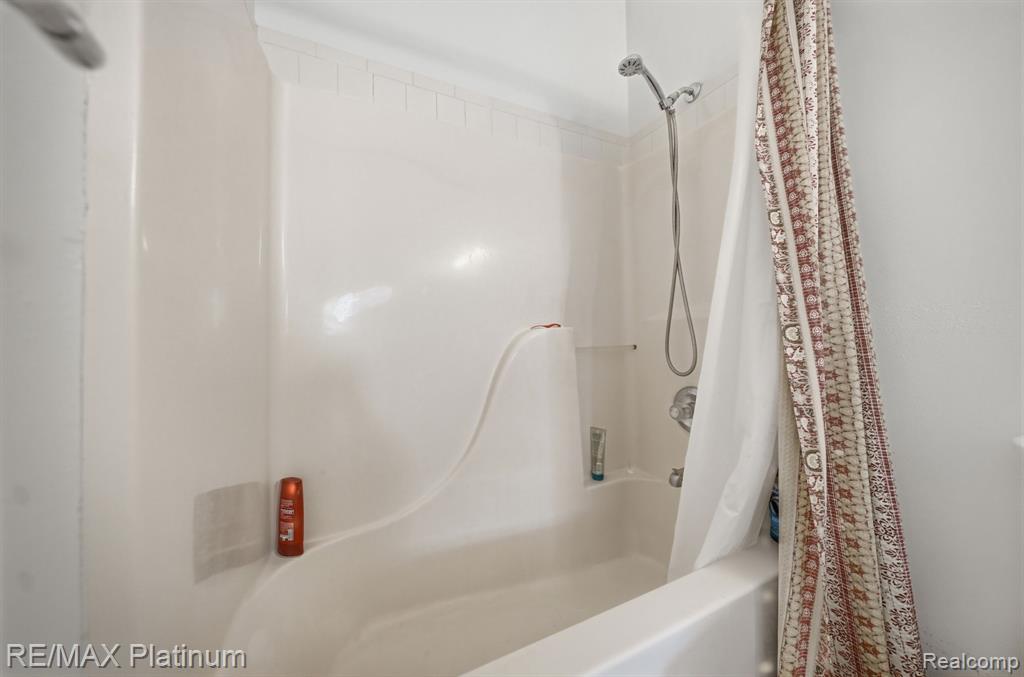 1321 Glen Oak Drive, Holly, MI 48442 — Photo 46