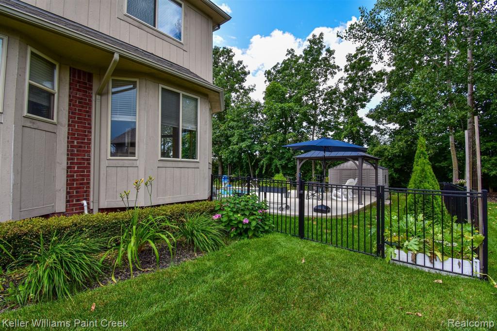 51405 CAROLINE Drive, Chesterfield, MI 48047 — Photo 10