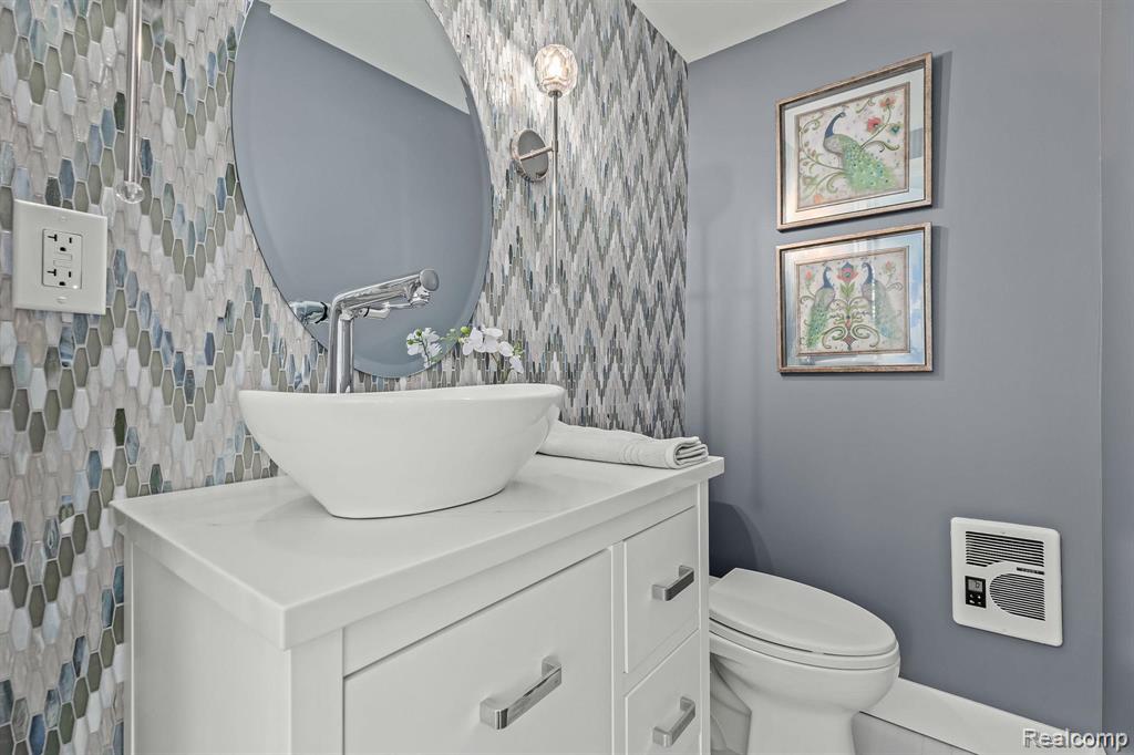 5494 Putnam Drive, West Bloomfield, MI 48323 — Photo 28