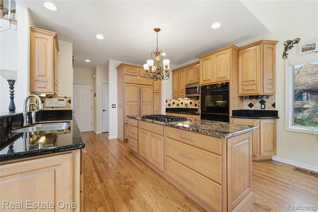 10152 Rosemarie Run, Brighton, MI 48114 — Photo 9