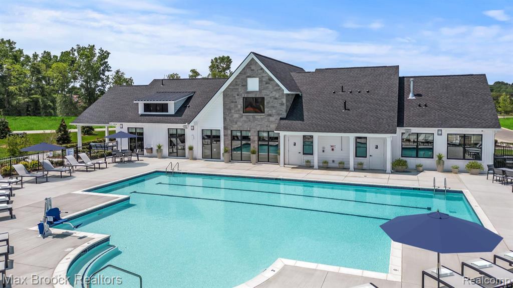 5526 Helmsdale Boulevard, West Bloomfield, MI — Photo 43