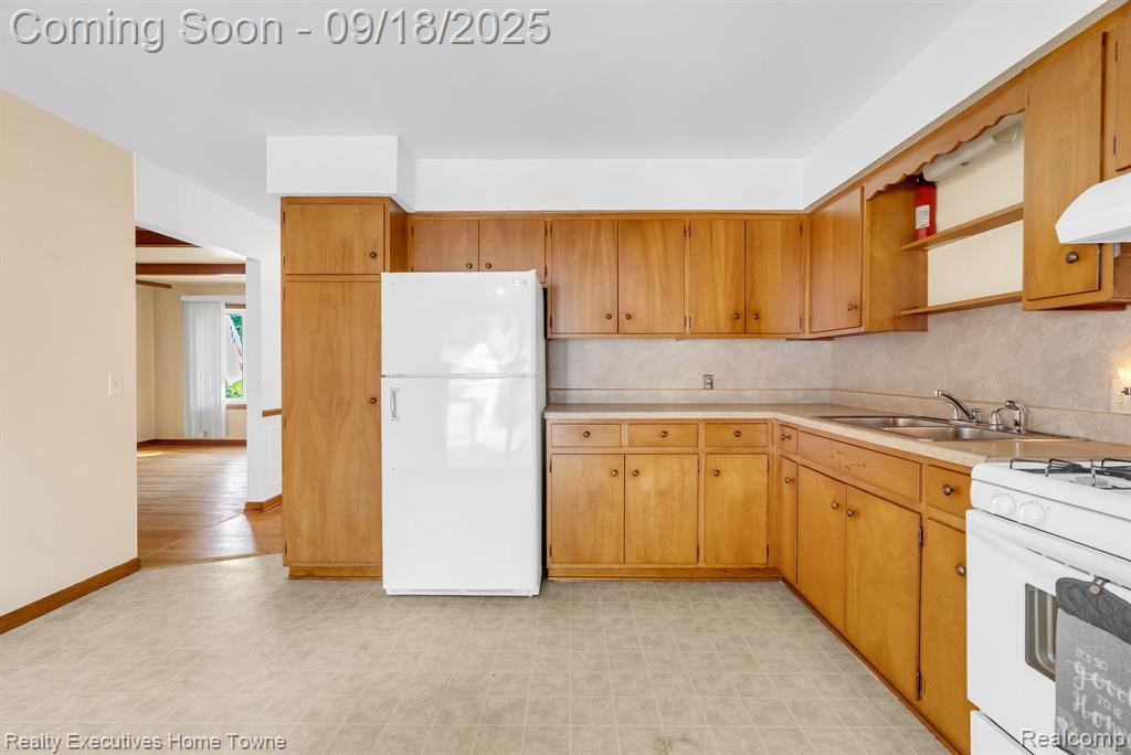 4929 Forman Drive, Fort Gratiot, MI 48059 — Photo 12