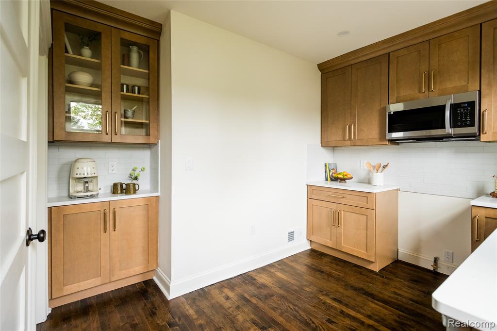 2160 Holcomb Street, Detroit, MI 48214 — Photo 47