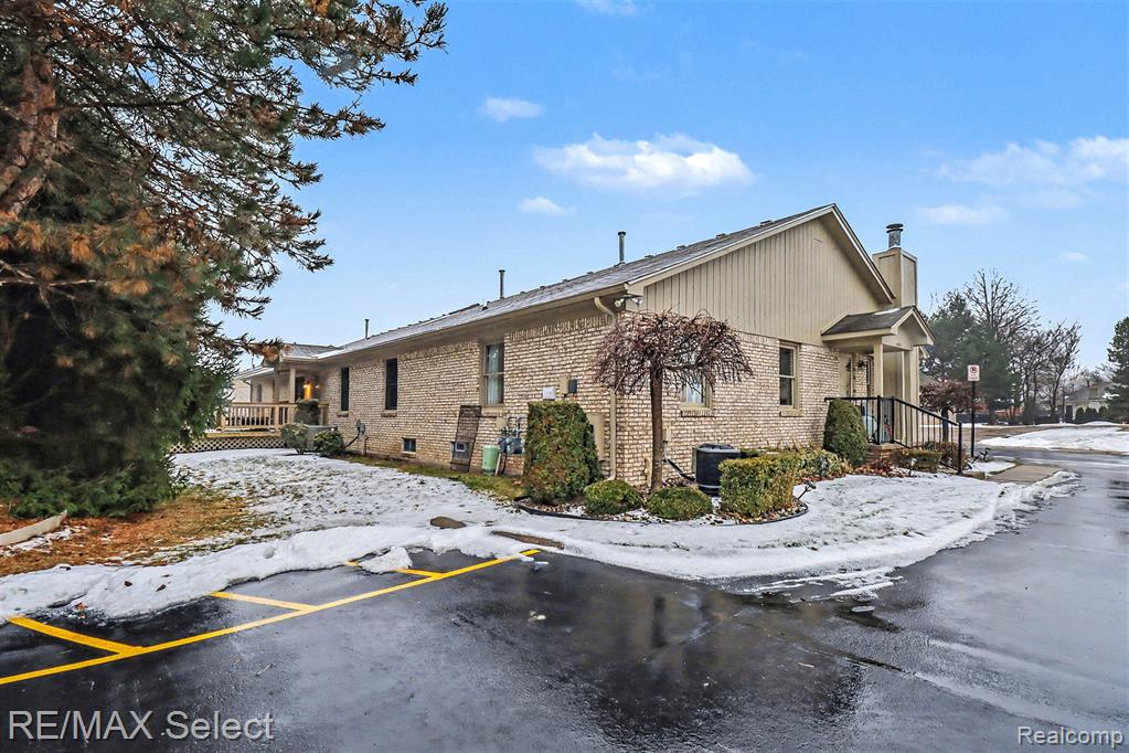 41952 King Edward Court, Clinton Twp, MI 48038 — Photo 21