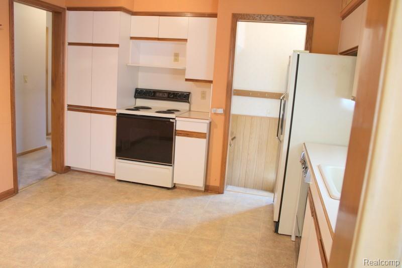 9045 Carter Avenue, Allen Park, MI 48101 — Photo 13