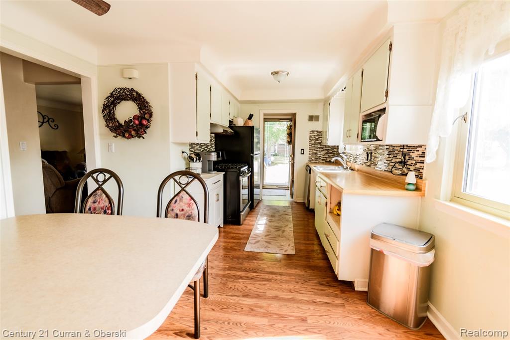 4028 Clippert Street, Dearborn Heights, MI 48125 — Photo 9