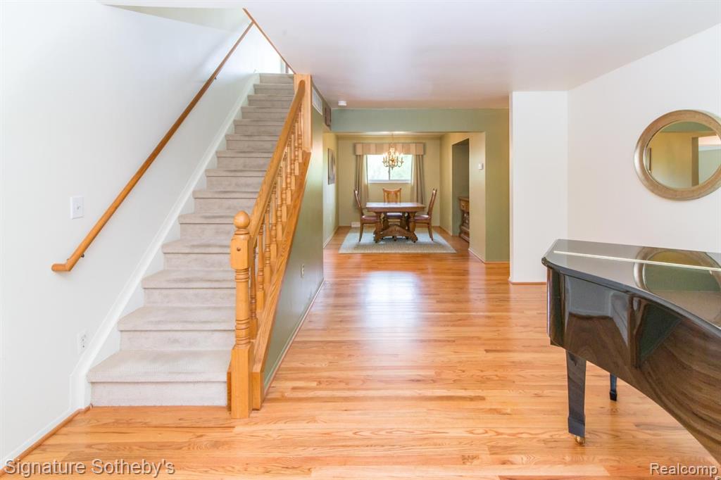 6279 WALKER Court, Troy, MI 48085 — Photo 8