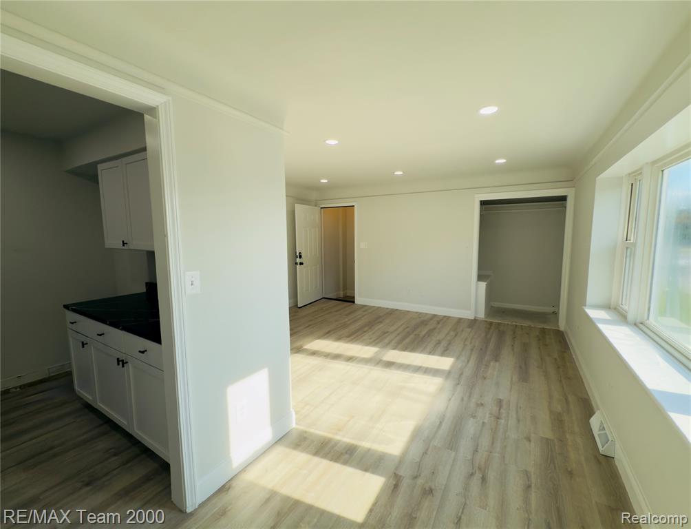 5729 S Beech Daly Street, Dearborn Heights, MI 48125 — Photo 10